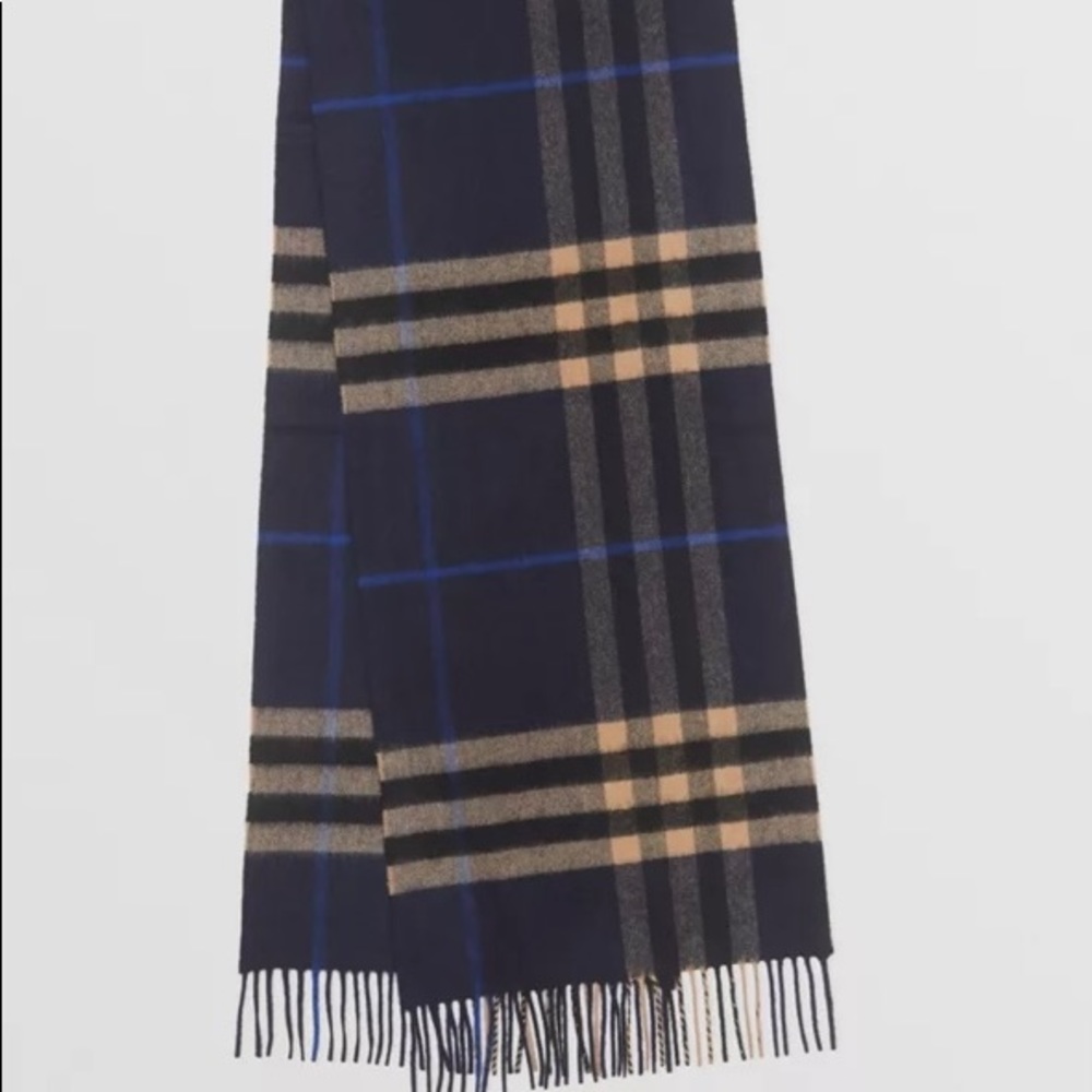 Designer scarf - Picture 3 of 4